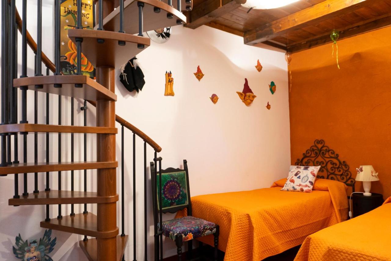 Le Streghe Rooms E Art,Centralissimo Con Garage Su Richiesta ลีวอร์โน ภายนอก รูปภาพ
