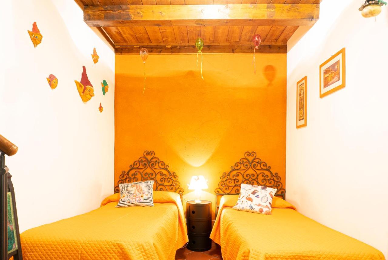 Le Streghe Rooms E Art,Centralissimo Con Garage Su Richiesta ลีวอร์โน ภายนอก รูปภาพ